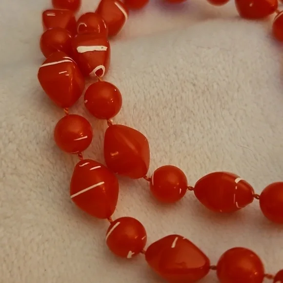 Vintage Set of Two Red and White Acrylic Graduated Beaded Necklaces - Picture 8 of 10